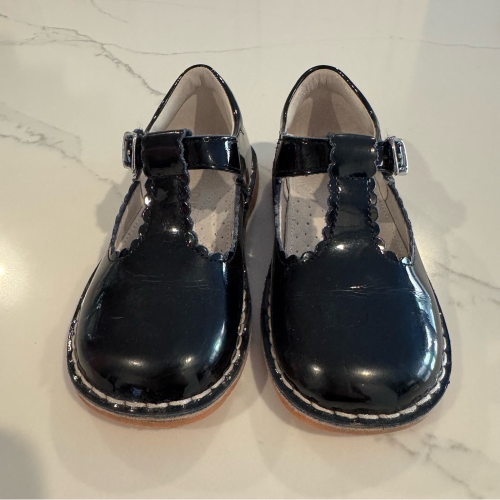 L’Amour Patent Scalloped T-Strap Mary Jane Shoes - size 10